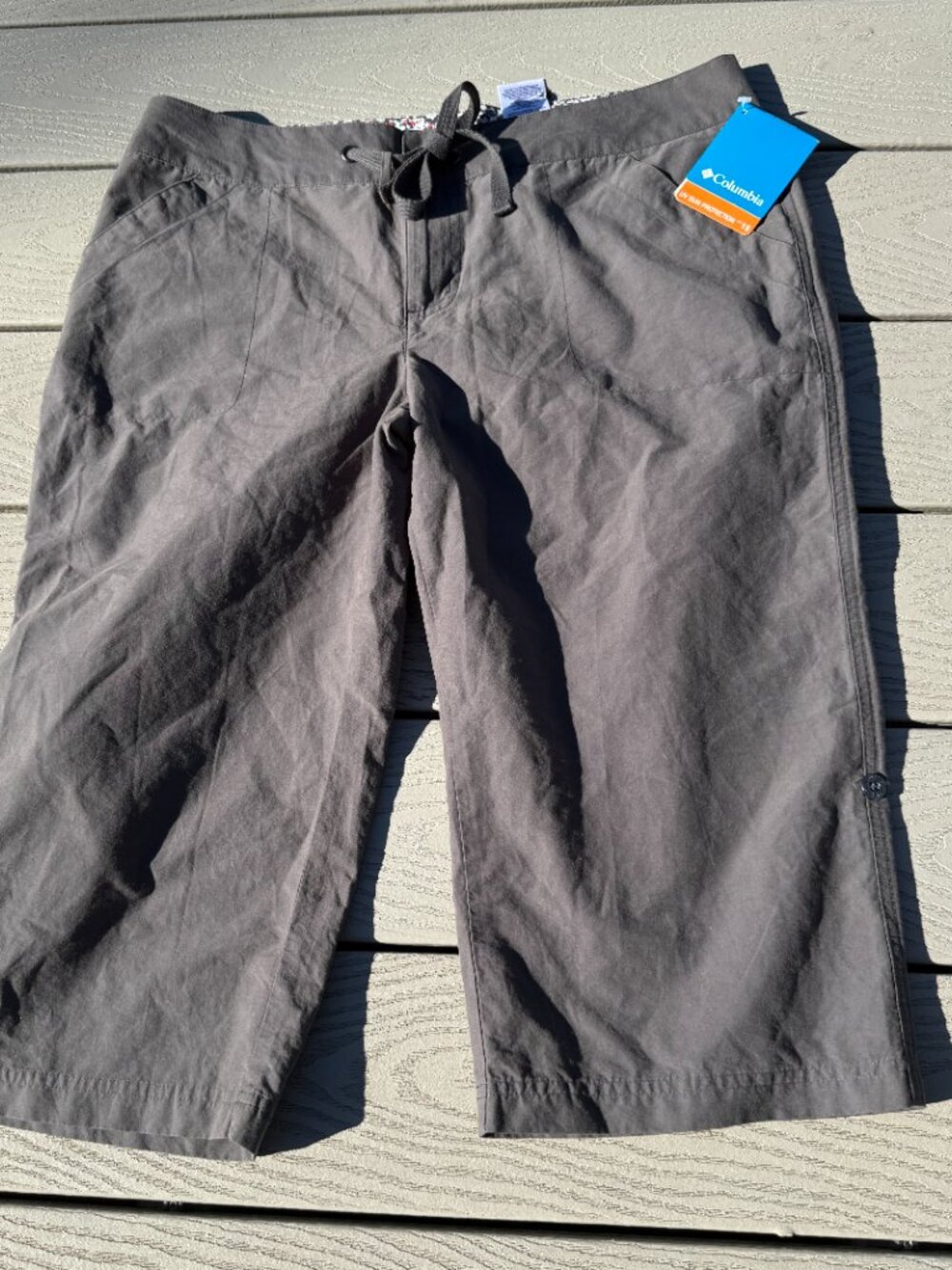 Columbia Arch Cape III Knee Shorts Capri Women’s 12 Gray UPF 15 NWT